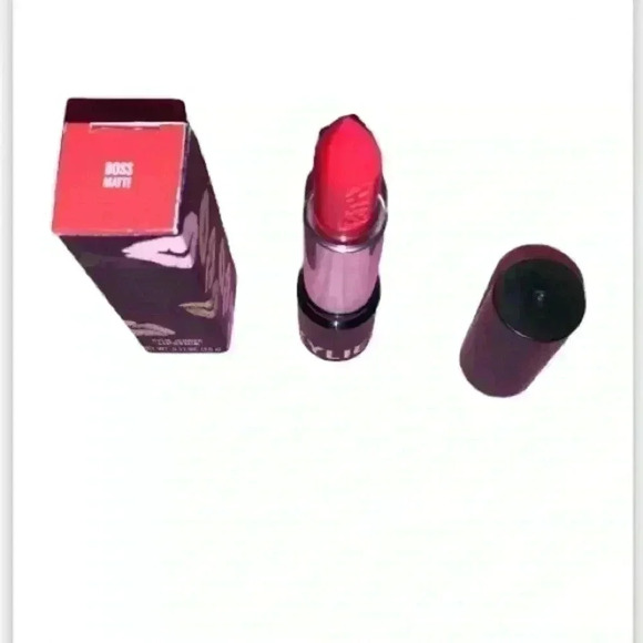 Kylie Jenner Boss Matte Lipstick - Picture 4 of 12